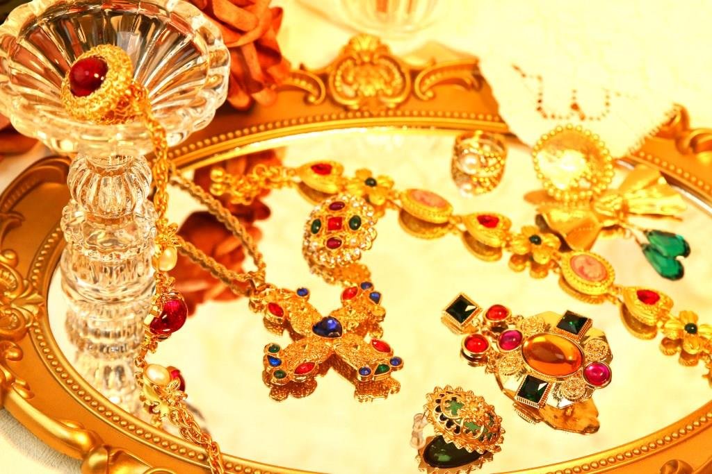 Gift Jewellery Under 50,000 Rupees